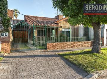 Casa · 440m² · 4 Ambientes · 5 Cocheras · Casa en Quilmes Oeste