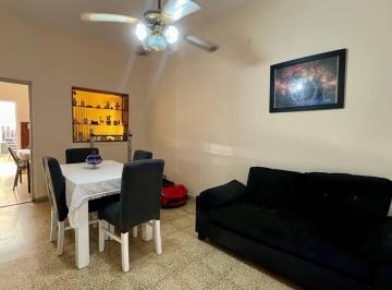 Casa · 146m² · 8 Ambientes · 2 Cocheras · Venta - Dos Casas con Dos Cocheras Sobre Terreno de 208 m² en Refinerias, Rosario