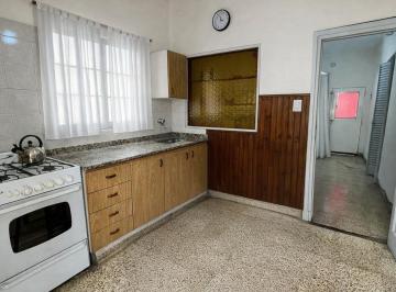 Casa · 146m² · 8 Ambientes · 1 Cochera · Venta: Dos Casas con Dos Cocheras Sobre Terreno de 208 m² en Refinerias, Rosario