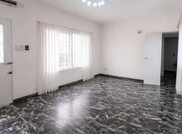 Casa · 146m² · 8 Ambientes · 1 Cochera · Venta: Dos Casas con Dos Cocheras Sobre Terreno de 208 m² en Refinerias, Rosario