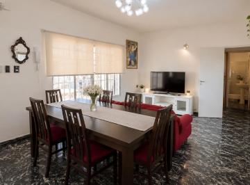 Casa · 146m² · 8 Ambientes · 1 Cochera · Venta: Dos Casas con Dos Cocheras Sobre Terreno de 208 m² en Refinerias, Rosario