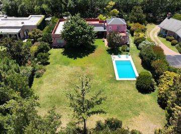 Casa · 205m² · 7 Ambientes · 1 Cochera · Venta - Casa - Country Club Martíndale - Pilar