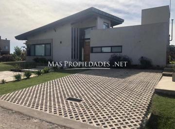 Casa · 165m² · 2 Ambientes · 2 Cocheras · Casa en Venta en Canning Barrio Santa Rita