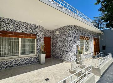 Casa · 177m² · 4 Ambientes · 1 Cochera · Longchamps Casa en Venta Inmejorable Ubicacion 3 Dorm Jardin