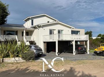 Casa · 255m² · 5 Ambientes · 1 Cochera · Casa en Venta en Costa Esmeralda con Fondo a La Cancha Golf