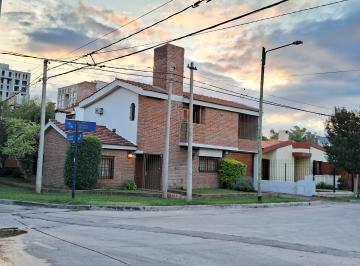 Casa de 8 ambientes, Córdoba · Vendo Hermosa Casa Esquina B°las Rosas