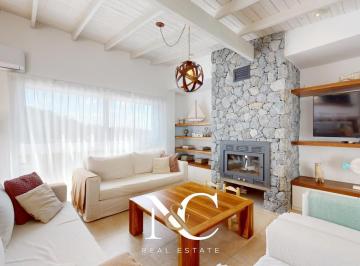 Casa · 237m² · 5 Ambientes · 2 Cocheras · Casa en Venta en Costa Esmeralda, Fondo a La Cancha de Polo