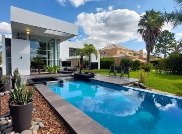 Casa · 400m² · 4 Ambientes · Casa Moderna de Diseño en Alquiler con Muebles en Castores
