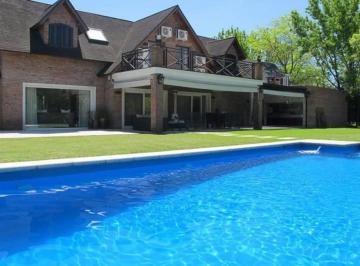 Casa · 400m² · 5 Ambientes · Casa Importante y de Calidad en Venta en Venta en Tortugas