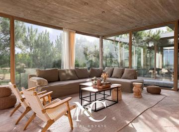 Casa · 416m² · 7 Ambientes · 1 Cochera · Casa en Venta en Costa Esmeralda, Frente Al Mar y Hermoso Entorno