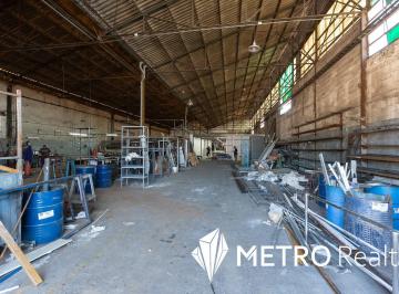 Bodega-Galpón · 2600m² · 6 Ambientes · 6 Cocheras · Galpón en Alquiler en Villa Martelli Predio Cerrado