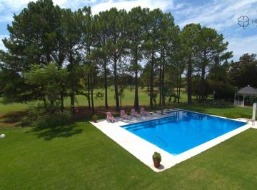 Casa de 6 ambientes, Pilar · Casa Al Golf en Mayling Club de Campo - Hirusta Propiedades