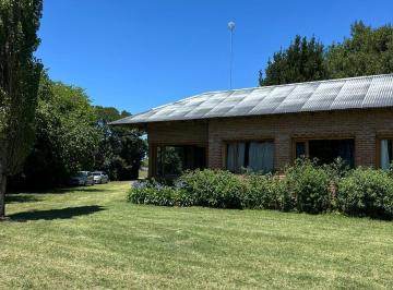 Casa · 30000m² · 7 Ambientes · 2 Cocheras · Casa en City Bell - Venta