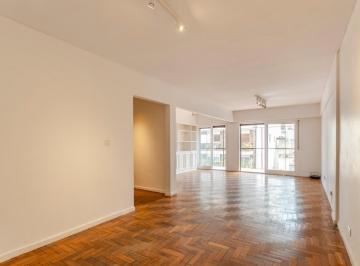 Departamento de 4 ambientes, Recoleta · Semipiso Al Frente con Cochera y Balcón