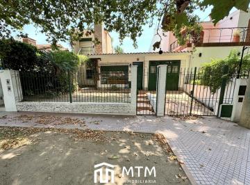 Casa · 191m² · 7 Ambientes · 2 Cocheras · Casa en Venta en Rosario, Alberdi.