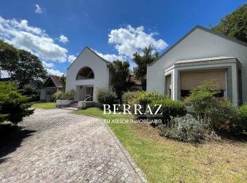 Casa · 320m² · 4 Ambientes · 7 Cocheras · Casa Venta 2 Dorm. Pilar del Lago Lote de 1600 m² Pilar Apto Credito!