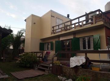 Casa · 70m² · 2 Ambientes · 2 Cocheras · Casa en Duplex de 2 Ambientes. Acantilados. Cerca del Golf