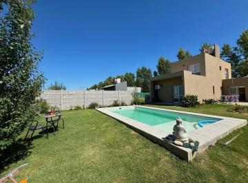 Casa · 130m² · 4 Ambientes · Casa en Venta de 3 Dorm. con Pileta! Tierra de Sueños 3 - Roldan