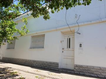 Casa · 135m² · 6 Ambientes · Venta de Casa en Ludueña de 3 Dorm.