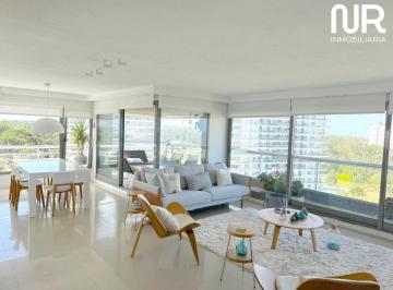 Departamento de 5 ambientes, Uruguay · Semipiso 3 Dorm. Vista Al Mar, Cochera Doble y Amenities | Punta del Este