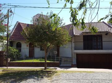 Casa · 451m² · 6 Ambientes · 4 Cocheras · Casa en Parque Vélez Sársfield