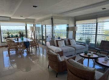 Departamento de 5 ambientes, Uruguay · Penthouse Punta del Este Premium Cochera