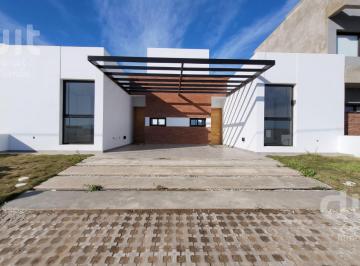 Casa · 75m² · 4 Ambientes · 1 Cochera · Duplex en Colinas de Manantiales. 2 Dorm.!