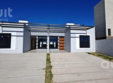 Casa · 75m² · 4 Ambientes · 1 Cochera · Duplex de 2 Dorm. en Colinas de Manantiales. Entrega Inmediata!