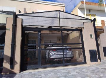 PH de 3 ambientes, Hurlingham · Oportunidad Casa en Villa Tesei, Hurlingham! Duplex Muy Amplio y Luminoso. Superf.105 m² Cubiertos