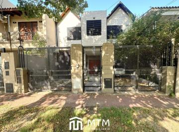Casa · 297m² · 6 Ambientes · 2 Cocheras · Casa en Venta Rosario, Alberdi.