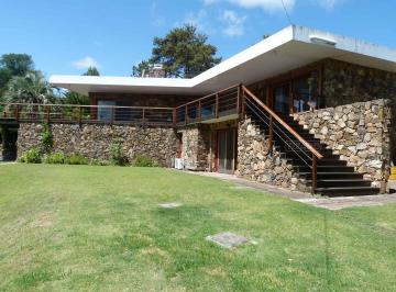 Casa · 230m² · 4 Ambientes · 1 Cochera · Venta Casa Chalet 3 Dorm. Piscina Jardín Estufa a Leña Dependencia Servicio Punta Ballena Punt