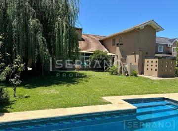 Casa · 225m² · 4 Ambientes · 7 Cocheras · Venta Casa 3 Dorm. La Delfina, Pilar. Próximo Al Hospital Austral