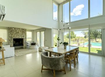 Casa · 278m² · 5 Ambientes · 1 Cochera · Casa en Venta Al Golf en La Reserva/cardales - 4 Dorm.
