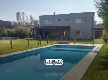 Casa · 250m² · 5 Ambientes · Casa en Alquiler Ubicado en Santa Catalina, Villanueva