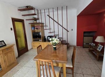 Casa · 92m² · 4 Ambientes · 1 Cochera · Chalet en PH Al Frente, Totalmente Independiente, 4 Ambientes