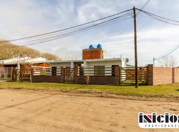 Departamento de 2 ambientes, Mar de Ajó · 4 Dptos en Block: Castelli Nº 1215 E/ Brown y Torino - El Silvio - C914