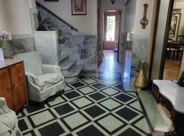 Casa · 354m² · 5 Ambientes · 2 Cocheras · Casa en Venta en Vicente Lopez, Residencial, Buen Lote, Ideal Actualizar