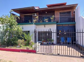 Casa · 180m² · 5 Ambientes · 4 Cocheras · Casa en Venta San Jose, Temperley, Lomas de Zamora, Fondo, Cochera, Quincho, Parrilla