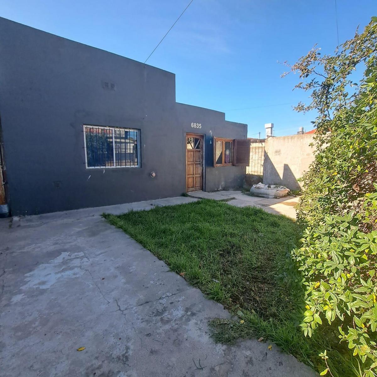 Casa PH 2 dorm, 58m² con patio y jardín — Sicilia y Castex