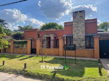 Quinta vacacional · 160m² · 5 Ambientes · 3 Cocheras · Venta Casa Quinta de 925 m² Sobre Ruben Dario - La Reja Sur