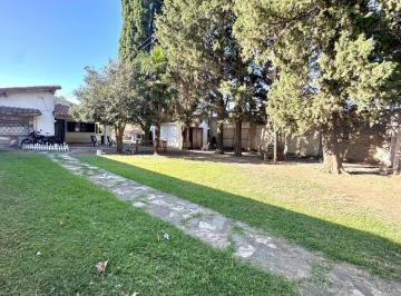 Casa · 90m² · 4 Ambientes · 4 Cocheras · Casa Quinta con Lote 4 Ambientes con Amplio Parque Ezpeleta