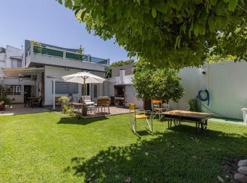 Casa · 260m² · 3 Ambientes · 1 Cochera · Casa en Venta en Ringuelet