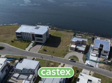 Descubra la oportunidad de adquirir un exclusivo terreno en Costas, ubicado en e · Lote Al Agua en Venta, Barrio Costas, Puertos - Escobar
