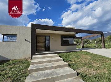 Casa de 5 ambientes, Villa Merlo · Casa de 3 Dorm., Moderna, con Todo El Confort en Merlo, S. L.