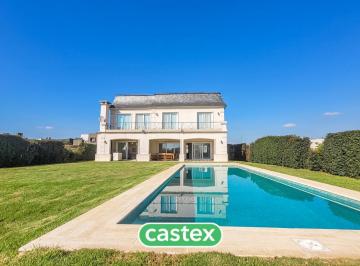 Casa · 287m² · 7 Ambientes · 4 Cocheras · Casa a La Laguna en Barrio Marinas, Puertos, Escobar