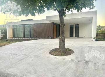 Casa · 267m² · 5 Ambientes · 2 Cocheras · Alquiler Estancia Smithfield Zarate
