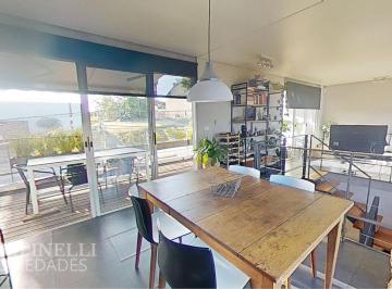 Casa · 109m² · 4 Ambientes · 1 Cochera · Casa de 3 Dorm. 2 Baños - Malvín Sur