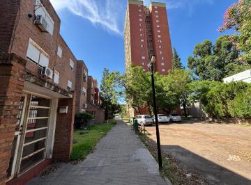 Departamento de 4 ambientes, Rosario · Pintor Musto 570 - Alberdi / Pb + Patio