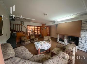 Casa · 450m² · 5 Ambientes · 4 Cocheras · Venta Casa 5 Ambientes en Banfield con Cocheras Jardin y Quincho