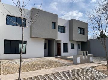 Casa · 170m² · 5 Ambientes · 2 Cocheras · Casa en Venta Greenville 2
